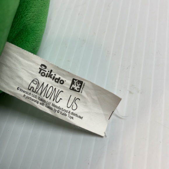 Among Us character green red toque - Picture 3 of 5